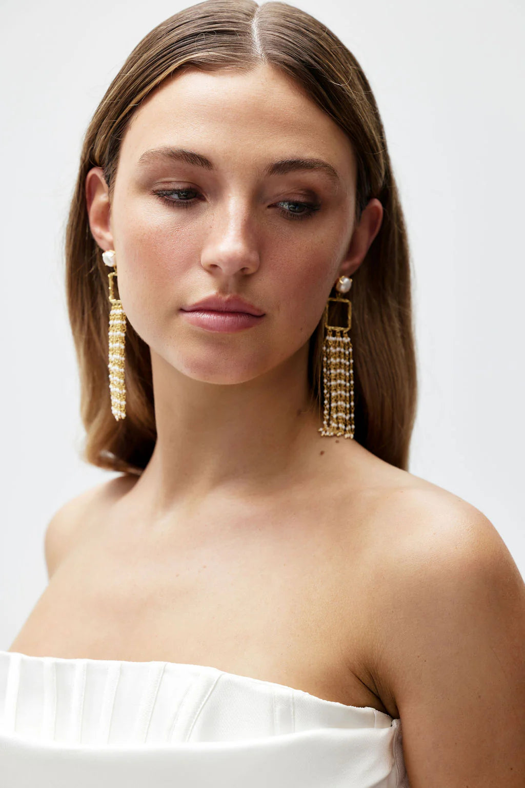 AMÉLIE GEORGE SIENNA - STATEMENT FRESHWATER PEARL EARRINGS - GOLD